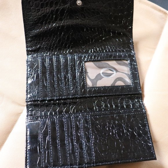 GUESS WALLET- Never Used - Picture 2 of 6